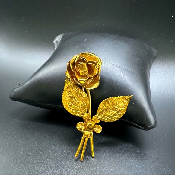 VINTAGE Coro SIGNED 2” Gold Tone Rose Flower Brooch Pin 1940s unique - Picture 1 of 11
